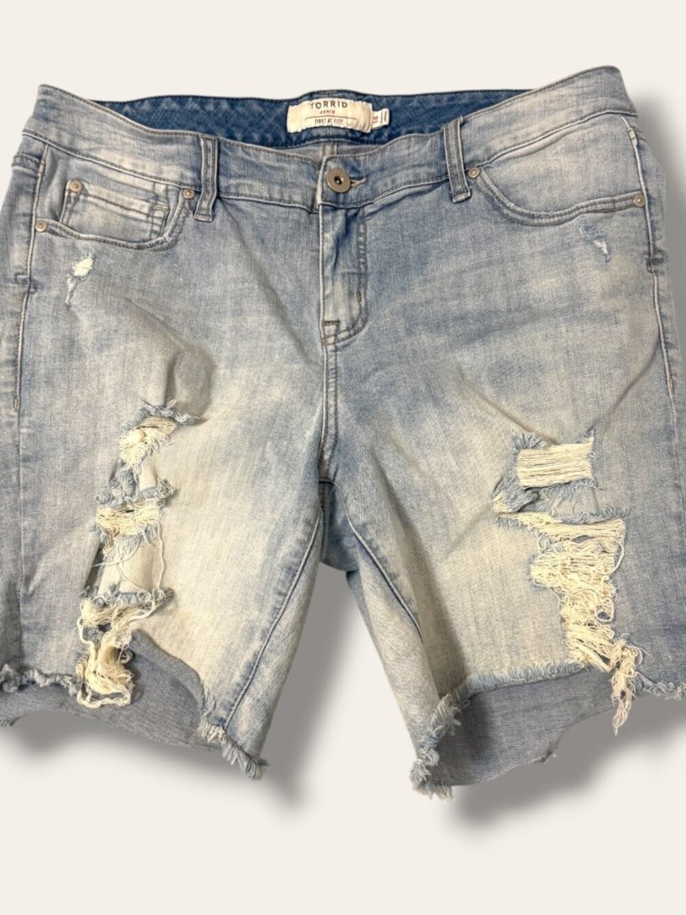 Torrid Denim Shorts Womens 14 Light Wash Distressed Frayed Hem Ripped Mid Thigh